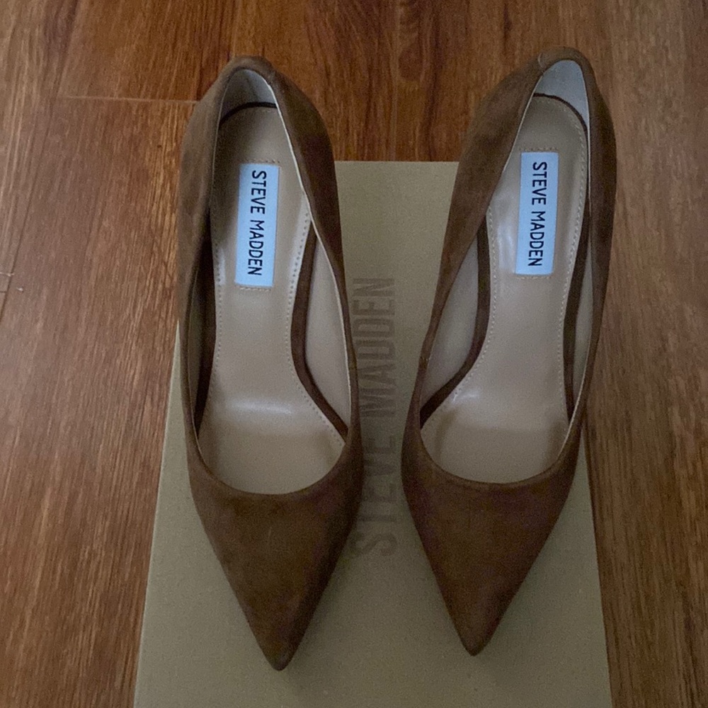 New Steve Madden brown suede pumps